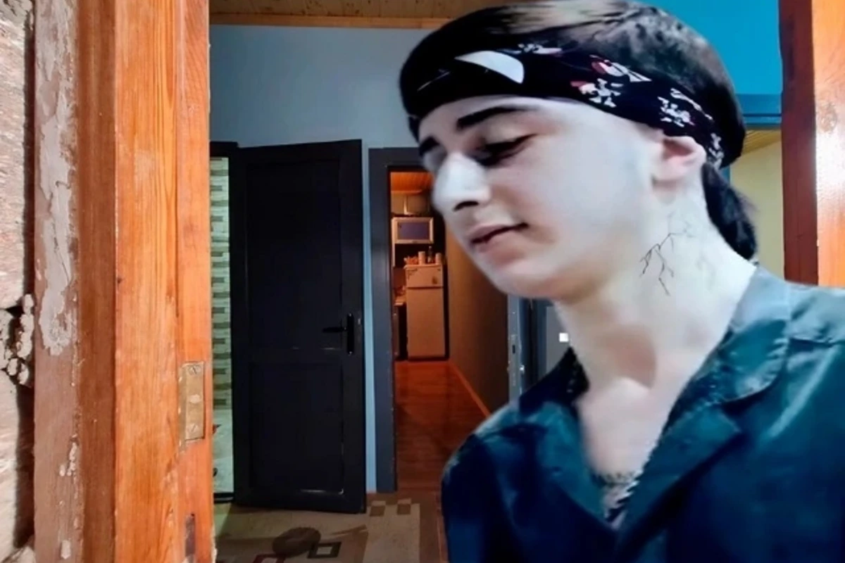 Bakıda 18 yaşlı gəncin başını yaşadığı evdə kəsdilər: Dəhşətli qətlin baş verdiyi yerdən GÖRÜNTÜLƏR