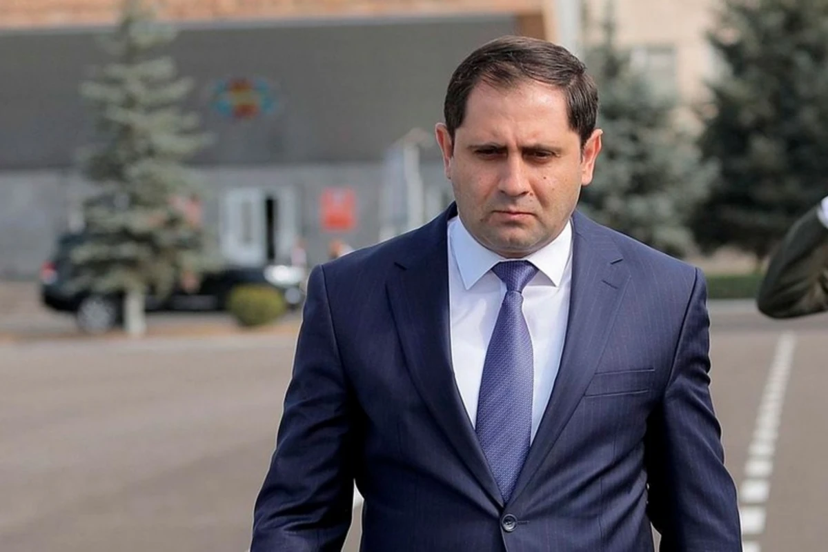 Ermənistanın müdafiə naziri Fransaya səfərə gedib