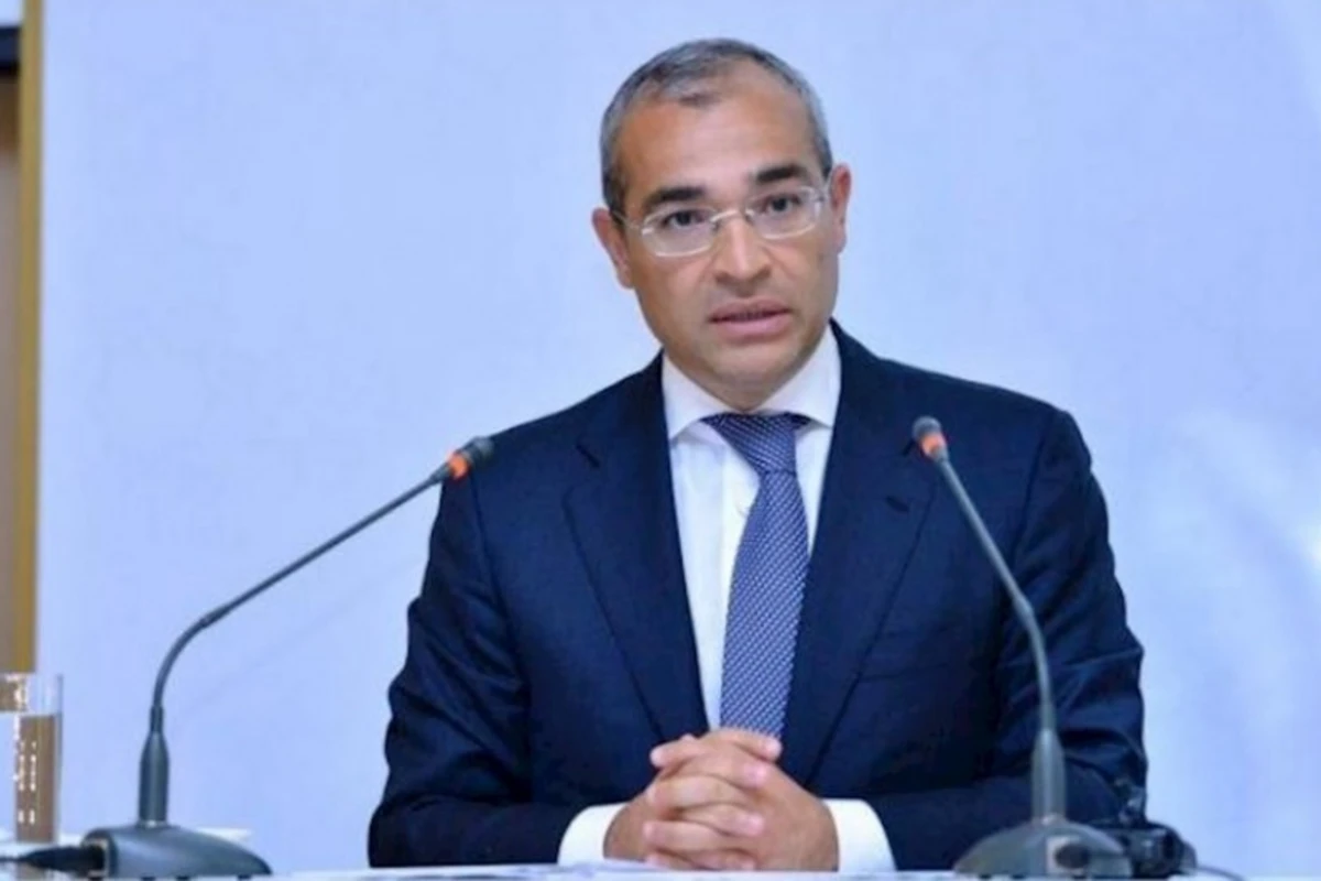Mikayıl Cabbarov tibb işçilərini təbrik edib