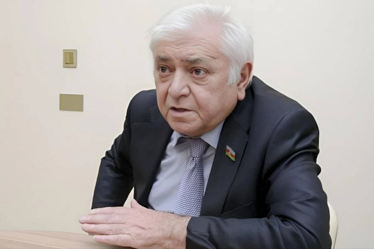 Deputat qəzəbləndi: Pulu 69 yaşlı qocaya verincə…