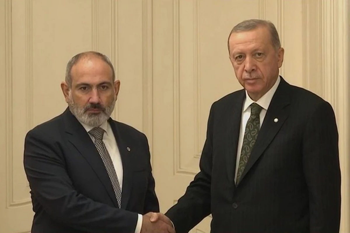 Ərdoğanla Paşinyan ilkin şərt olmadan münasibətlərin tam şəkildə normallaşdırılmasını müzakirə ediblər