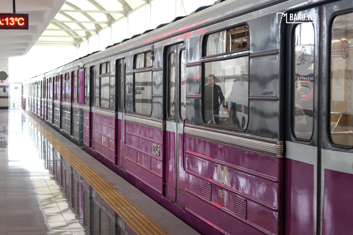 В Баку на одной из станций метро обновлено расписание движения