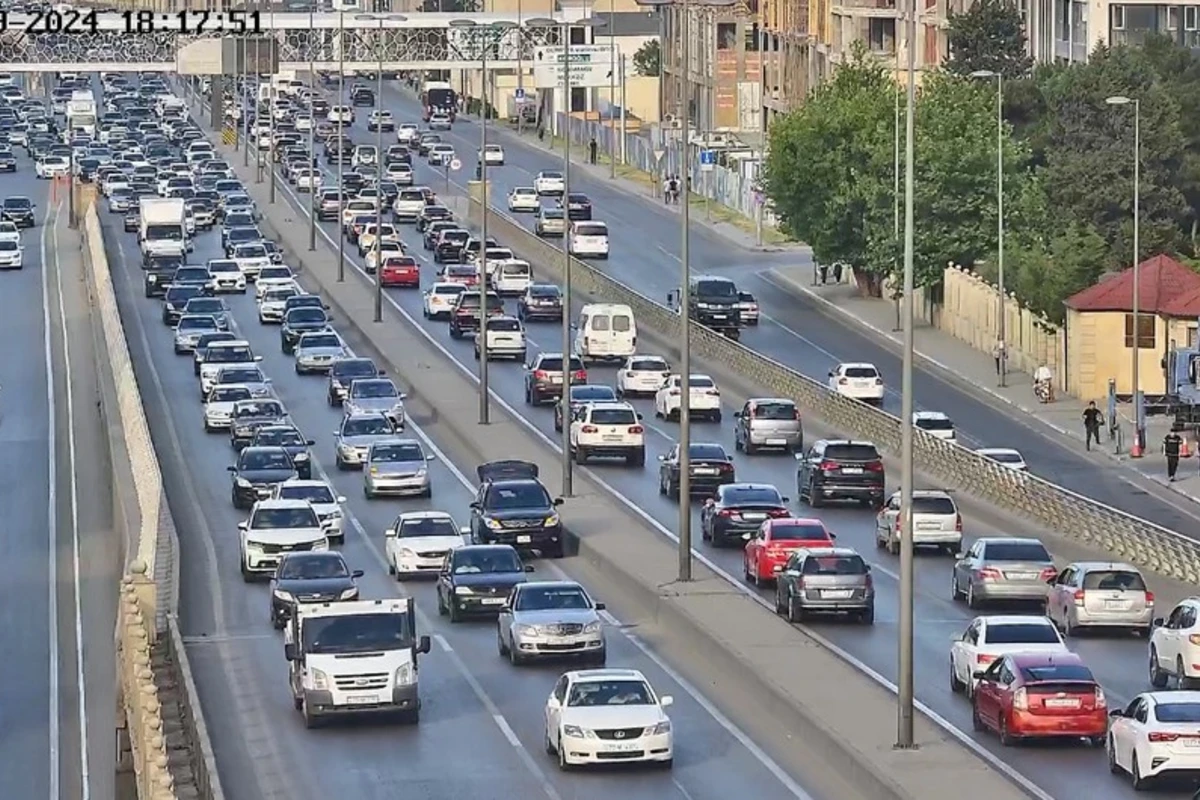 Bakının bəzi yollarında sıxlıq yaranıb - SİYAHI - FOTO