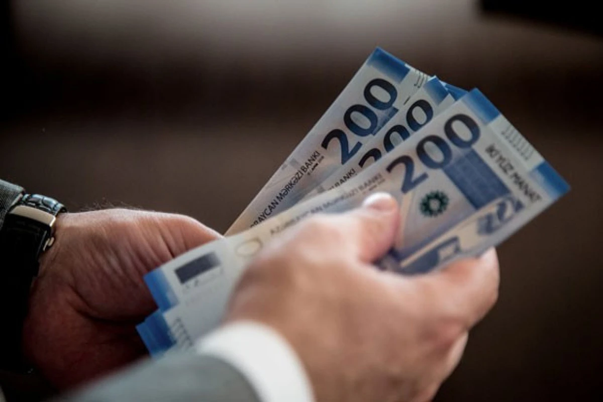Dövlət qulluqçularının orta aylıq əməkhaqqı AÇIQLANDI