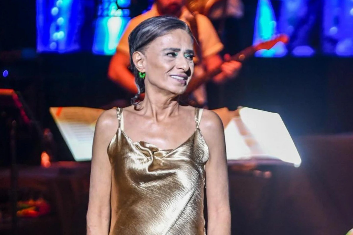 Yıldız Tilbe bilməyərəkdən məzarın üstünə çıxdı - FOTO/VİDEO