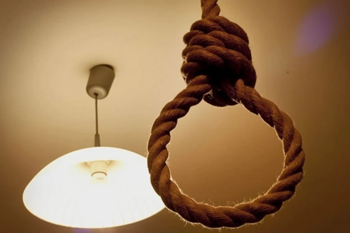 Bakıda 62 yaşlı kişi özünü asdı
