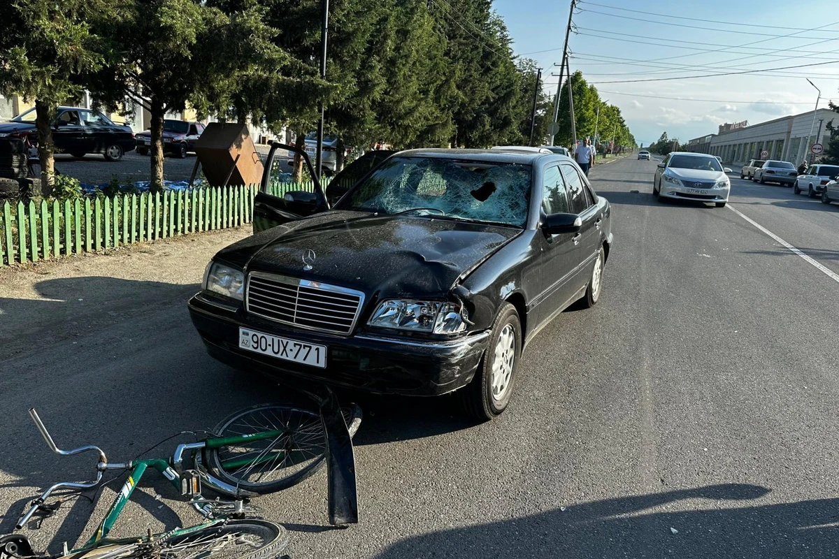 Ağdamda velosiped sürən 15 yaşlı uşağı maşın vurdu - FOTO