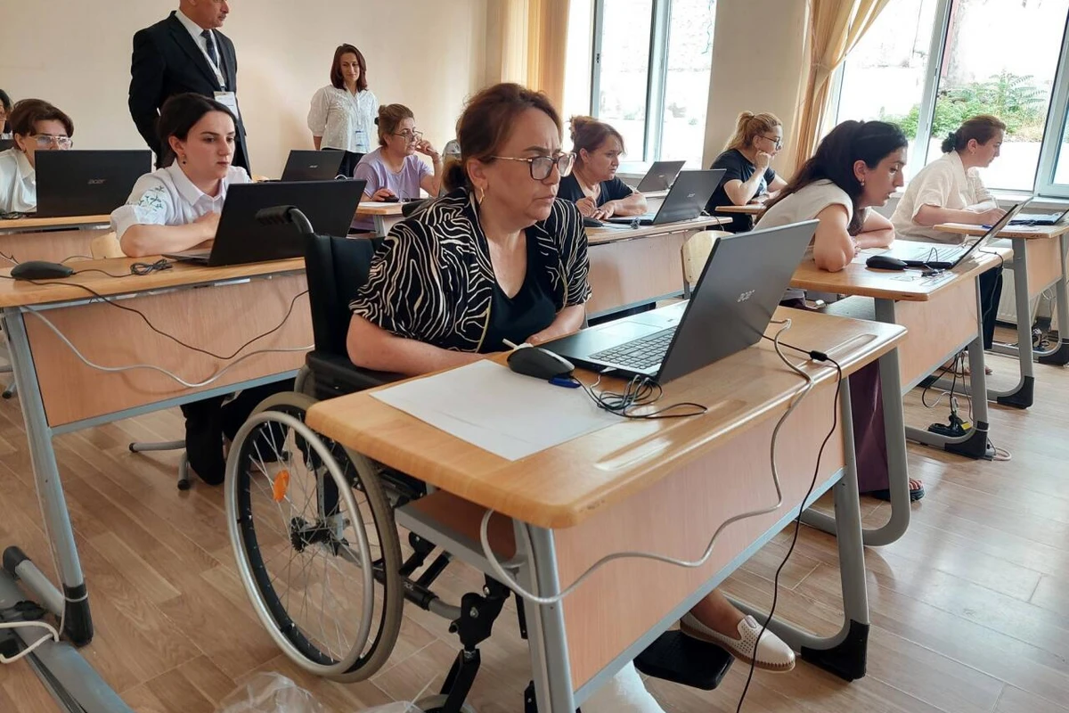 Ayağı zədəli halda imtahana gəldi, yüksək nəticə göstərdi - FOTO Ayağı zədəli halda imtahana gəldi, yüksək nəticə göstərdi - FOTO