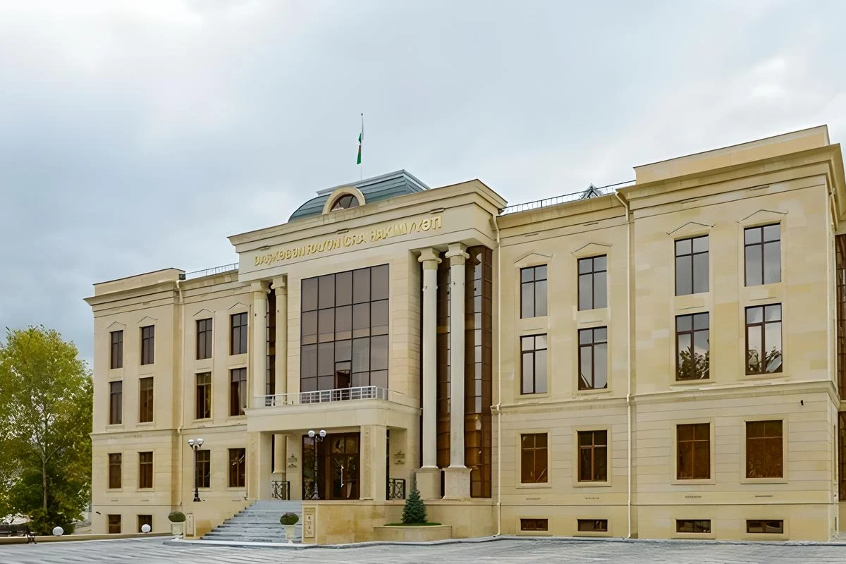 В Азербайджане проведена операция в здании Исполнительной власти: есть задержанные
