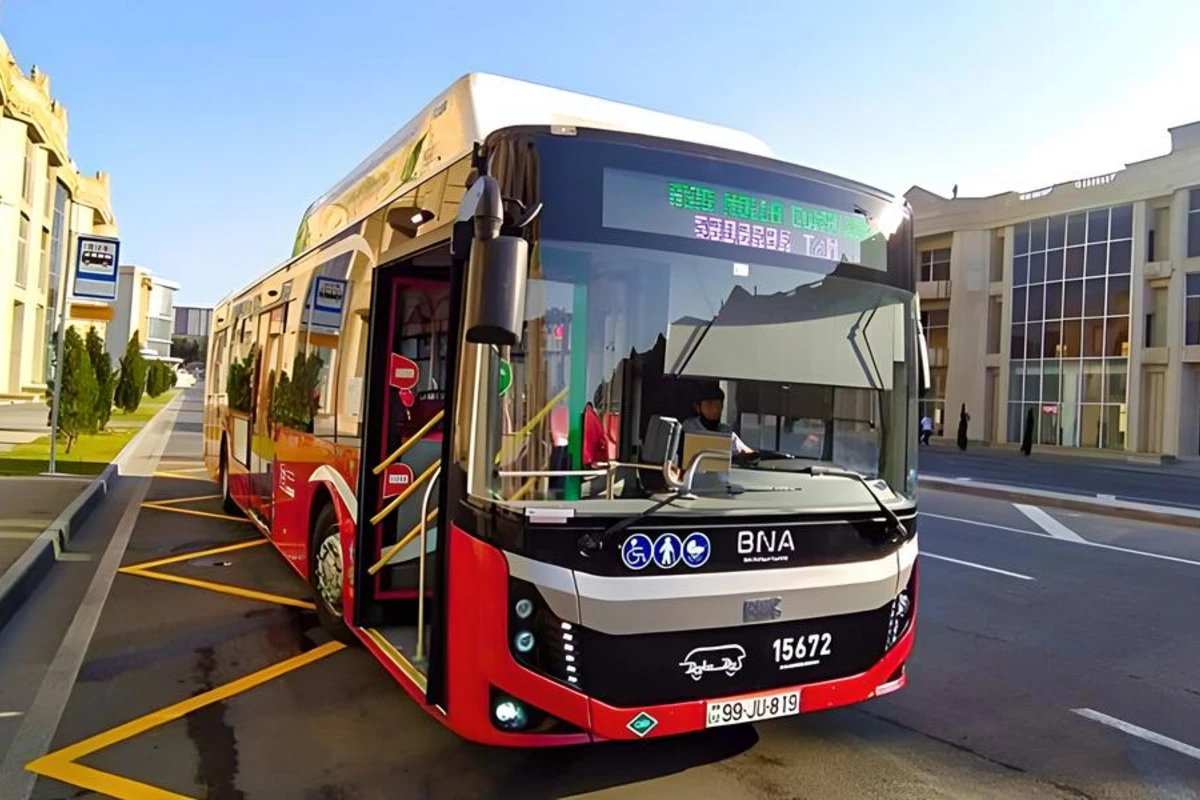 Скандал в автобусе BakuBus: водитель высадил пассажиров - ВИДЕО