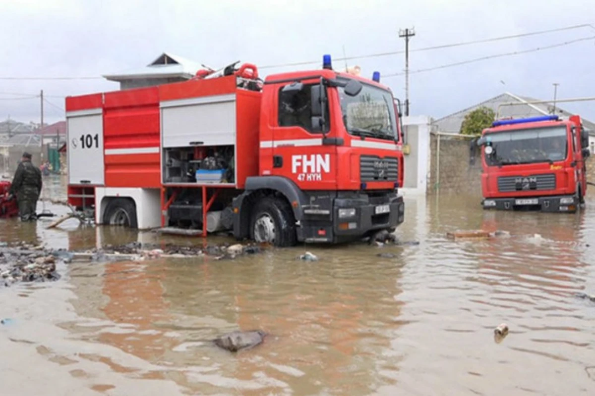 FHN: Lənkəran və Astarada bəzi evləri su basıb, 11 nəfər təxliyə edilib - VİDEO