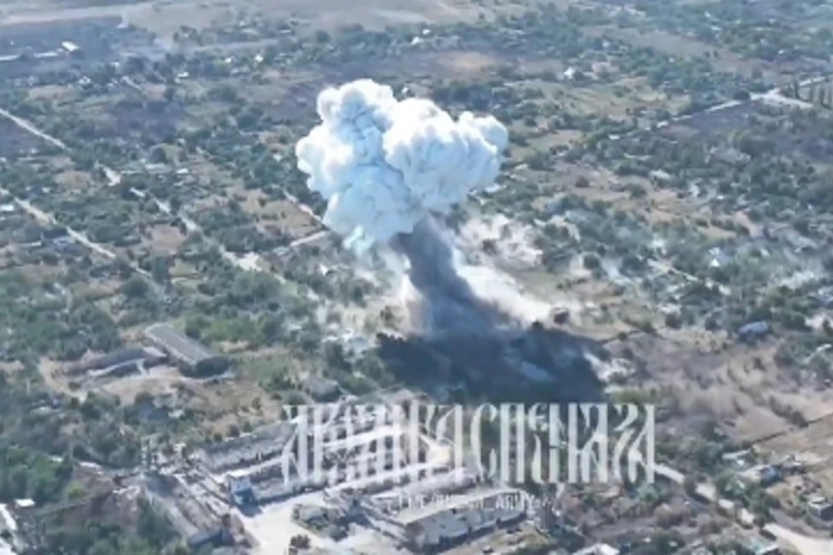 Rusiya ordusu Ukrayna aerodromunu Kinjal raketi ilə vurdu - VİDEO