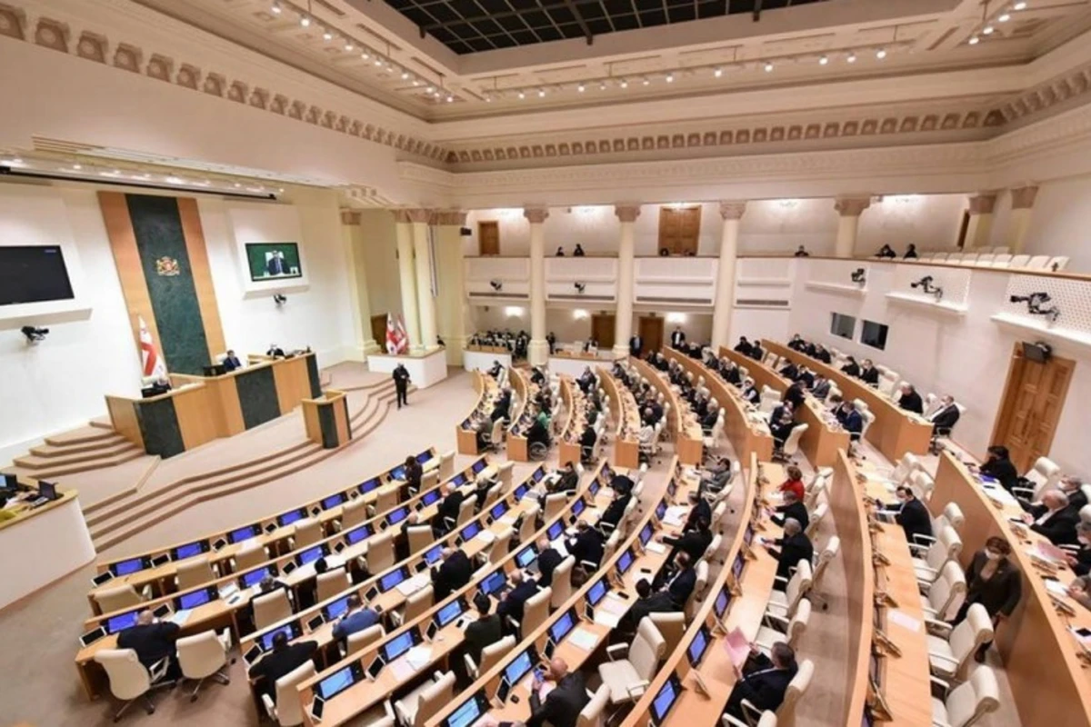 Gürcüstan parlamenti LGBT təbliğatını qadağan edən qanunlar paketini birinci oxunuşda dəstəkləyib
