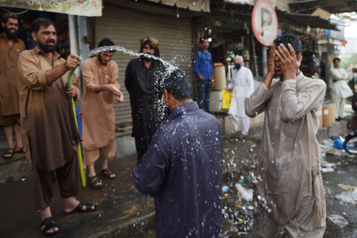 Pakistan od tutub yanır - Son 6 gündə 568 nəfər istidən ölüb