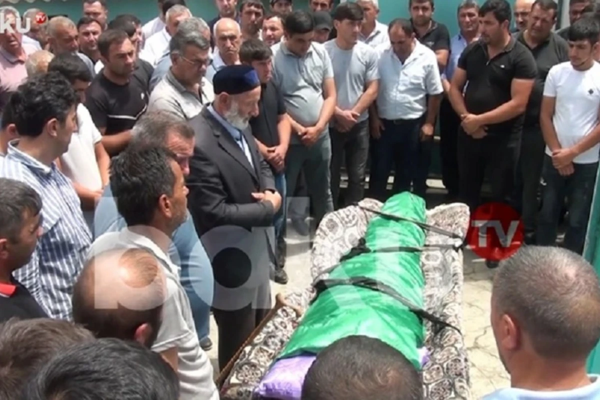 Metro Parkın qarşısında güllələnərək öldürülən Tural DƏFN EDİLDİ - VİDEO