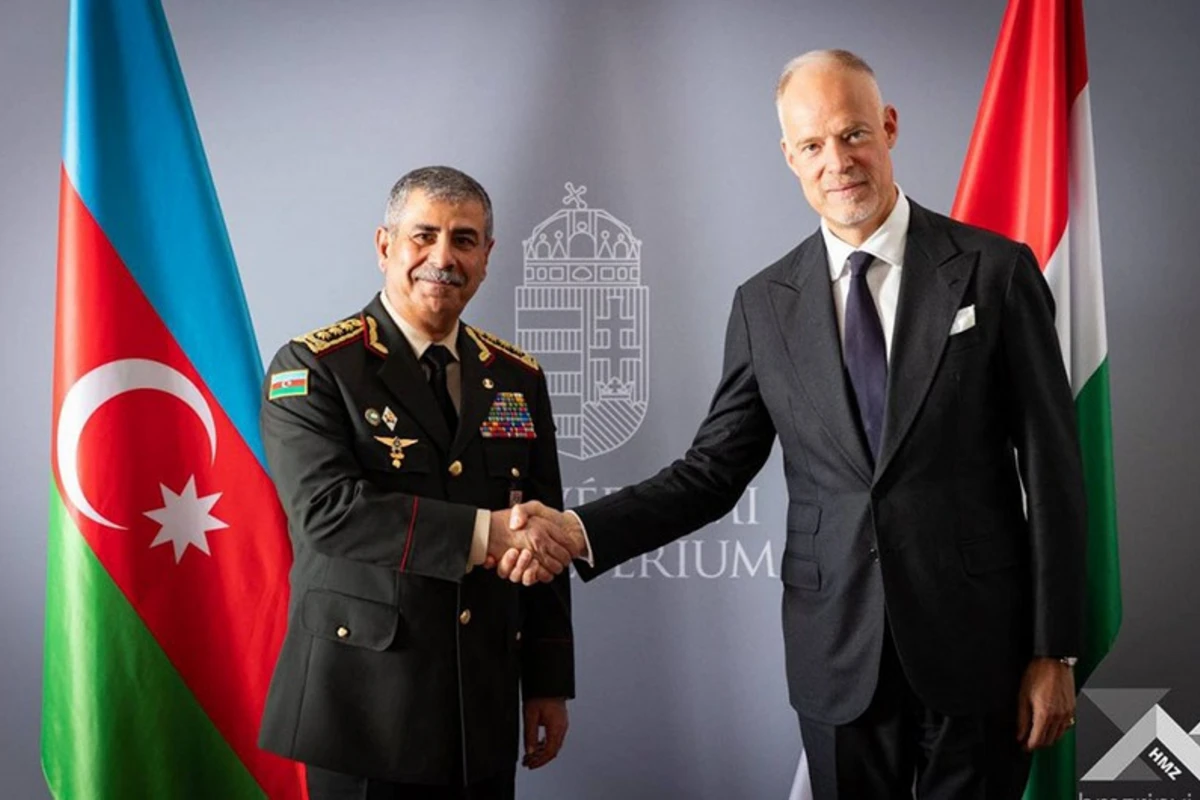 Azərbaycan və Macarıstan müdafiə nazirlərinin Budapeştdə görüşü olub - FOTO