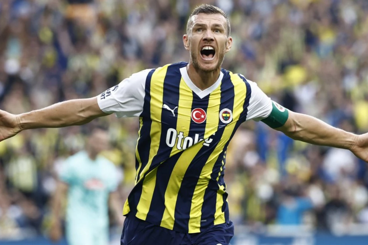 Edin Dzeko “Fənərbağça”dan gedir