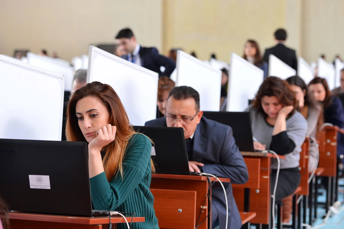 Dövlət qulluğu vəzifələri üzrə test imtahanı keçirilib