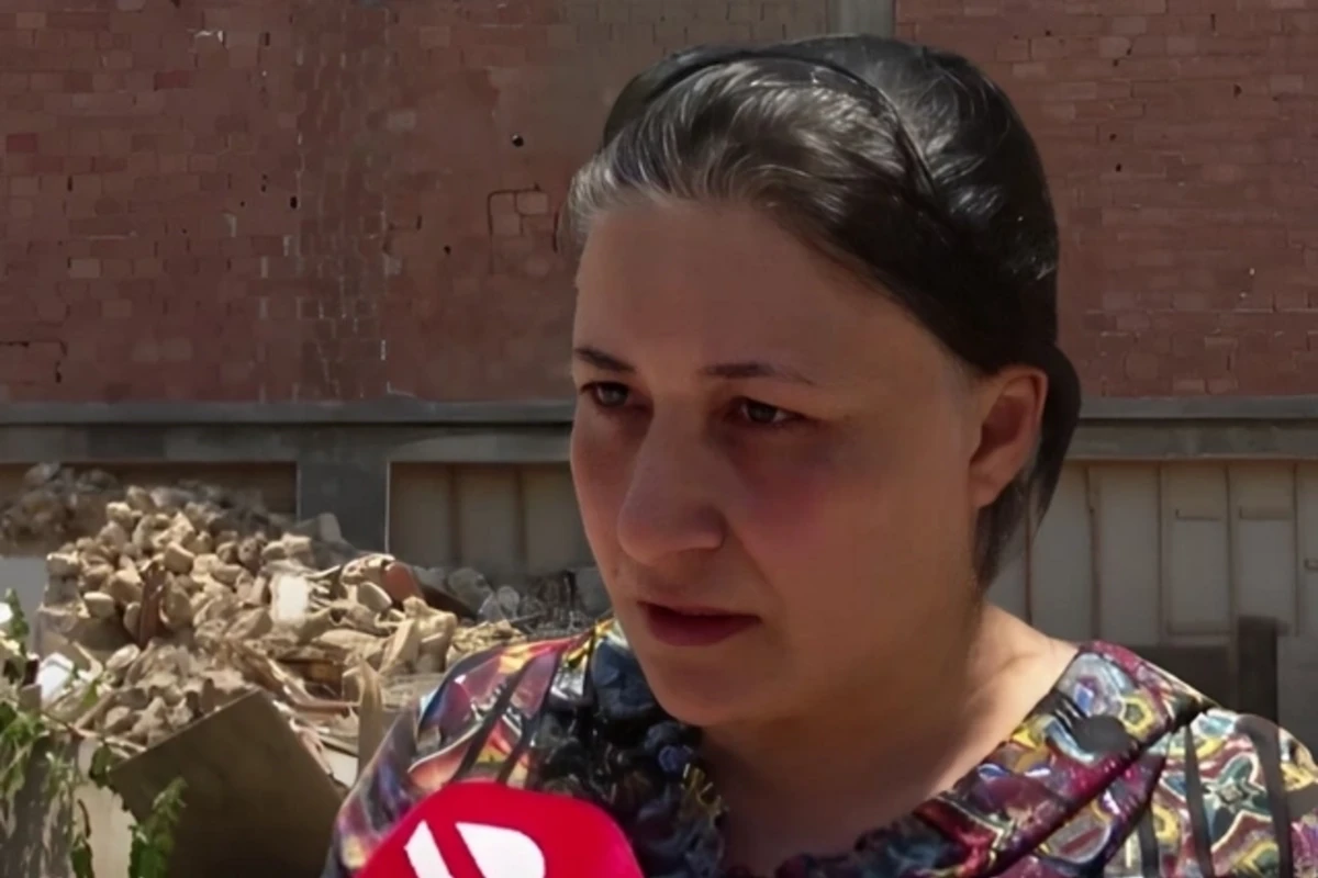 Bakıda gecəyarısı söküntü QALMAQALI: Evindən sürüklənərək çıxarılan qadın DANIŞDI - VİDEO