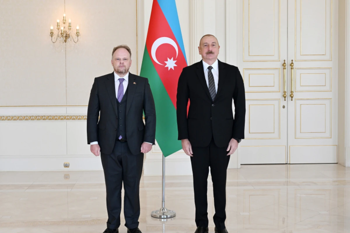 Президент Ильхам Алиев принял верительные грамоты новоназначенного посла Канады в Азербайджане - ФОТО