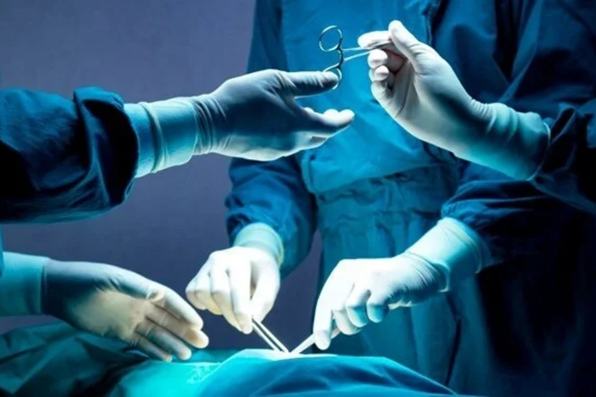 42 yaşlı qadının qarnından 11 kiloqram şiş çıxarıldı
