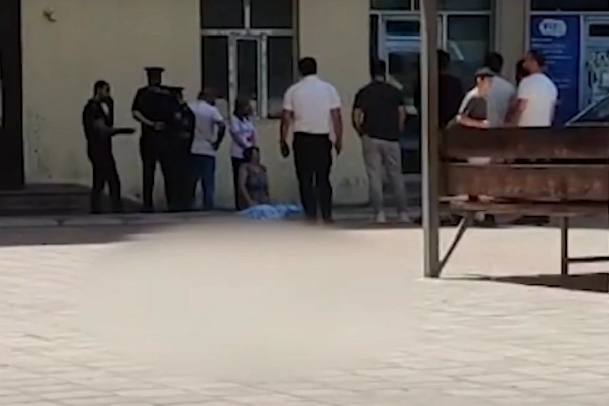 Стали известны подробности в связи с женщиной, бросившейся с 12-го этажа здания в Баку - ОБНОВЛЕНО + ВИДЕО