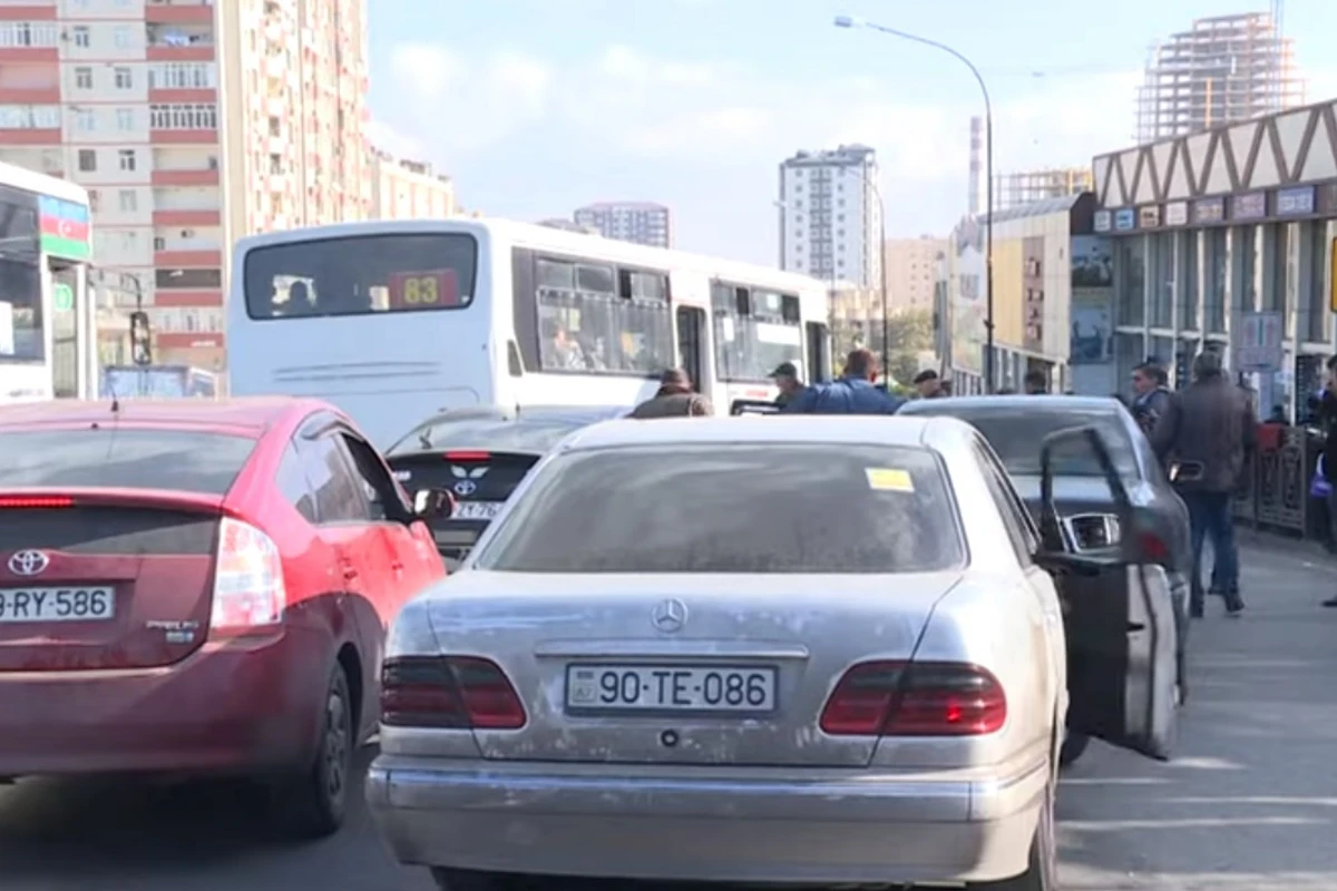 В Баку 1-манатные такси стали 2-манатными - ВИДЕО