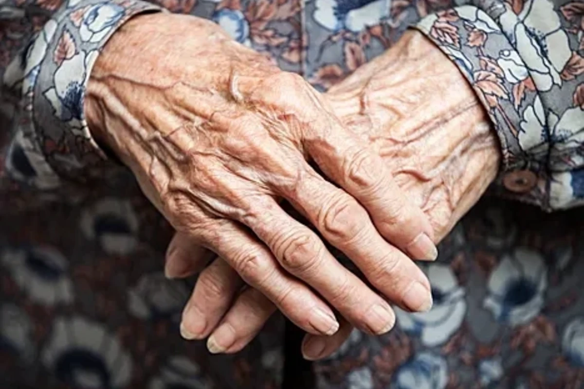 102 yaşlı işləyən qadın uzunömürlülüyün sirlərini açıqladı - FOTO