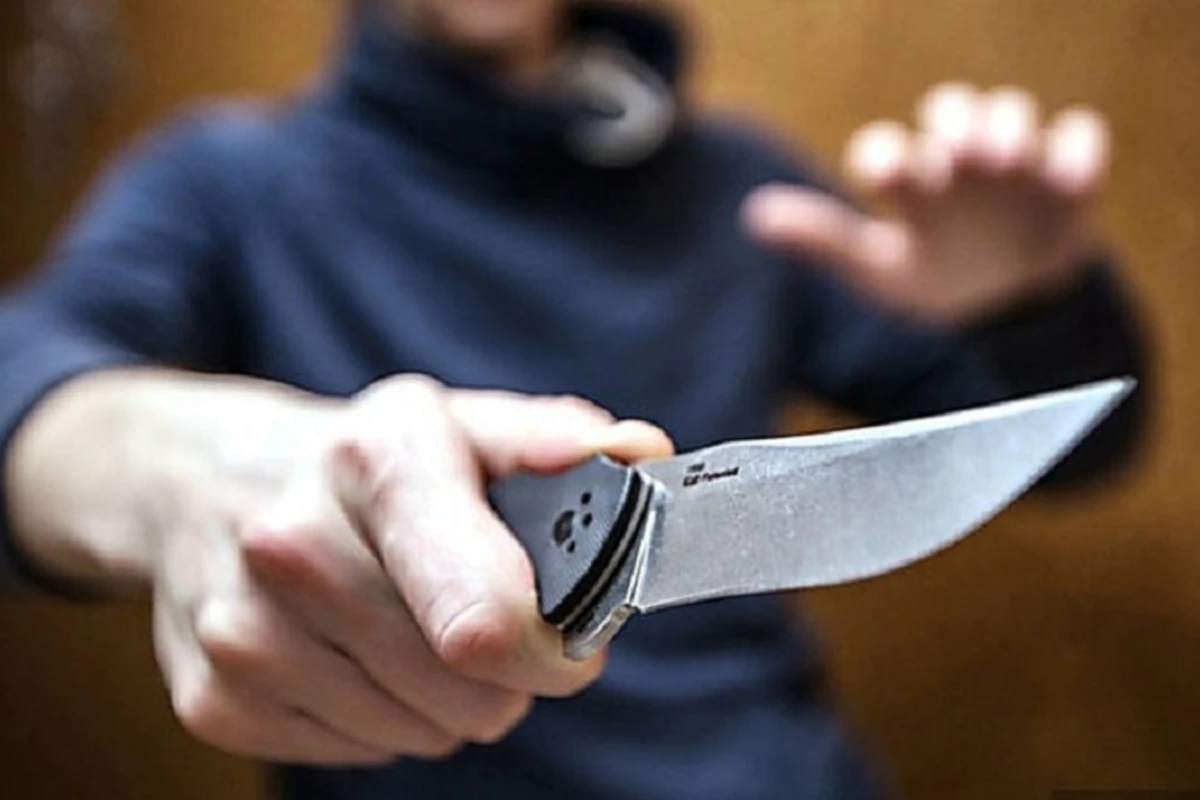 Yeddi bıçaq zərbəsi aldı, xəstəxanaya yerləşdirildi Yeddi bıçaq zərbəsi aldı, xəstəxanaya yerləşdirildi