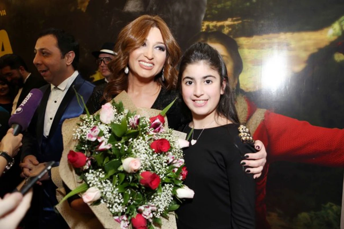 Dilarə Əliyevanın qızı Banu universitetə qəbul oldu - FOTO Dilarə Əliyevanın qızı Banu universitetə qəbul oldu - FOTO