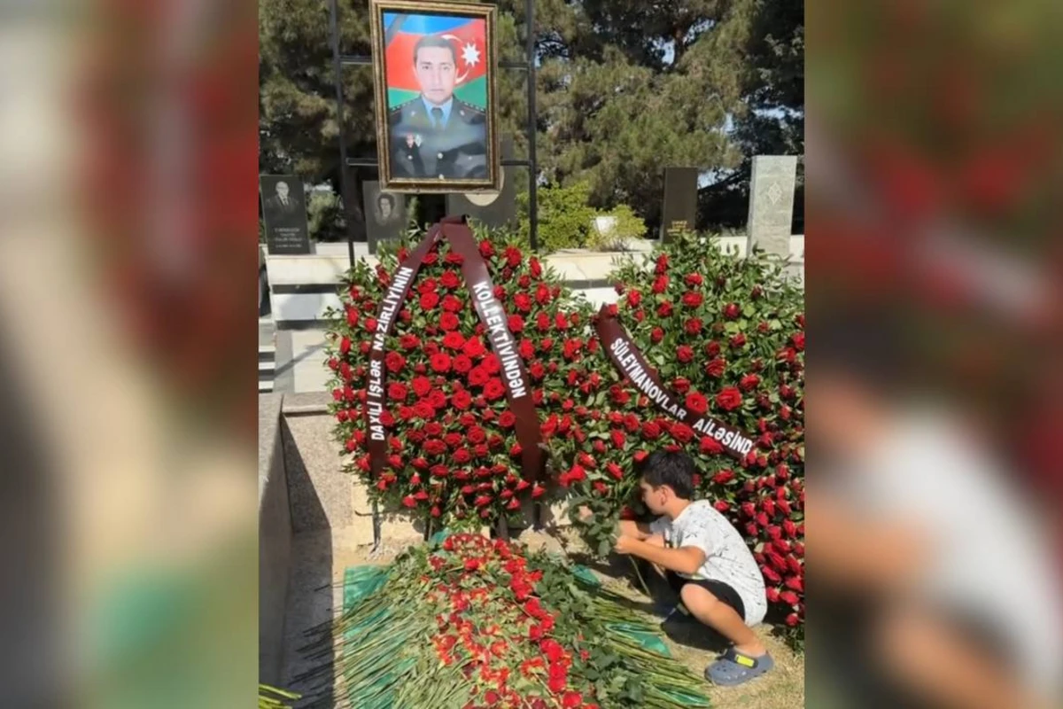 Öldürülən polis kapitanının məzarı başında ürəkdağlayan mənzərə - VİDEO