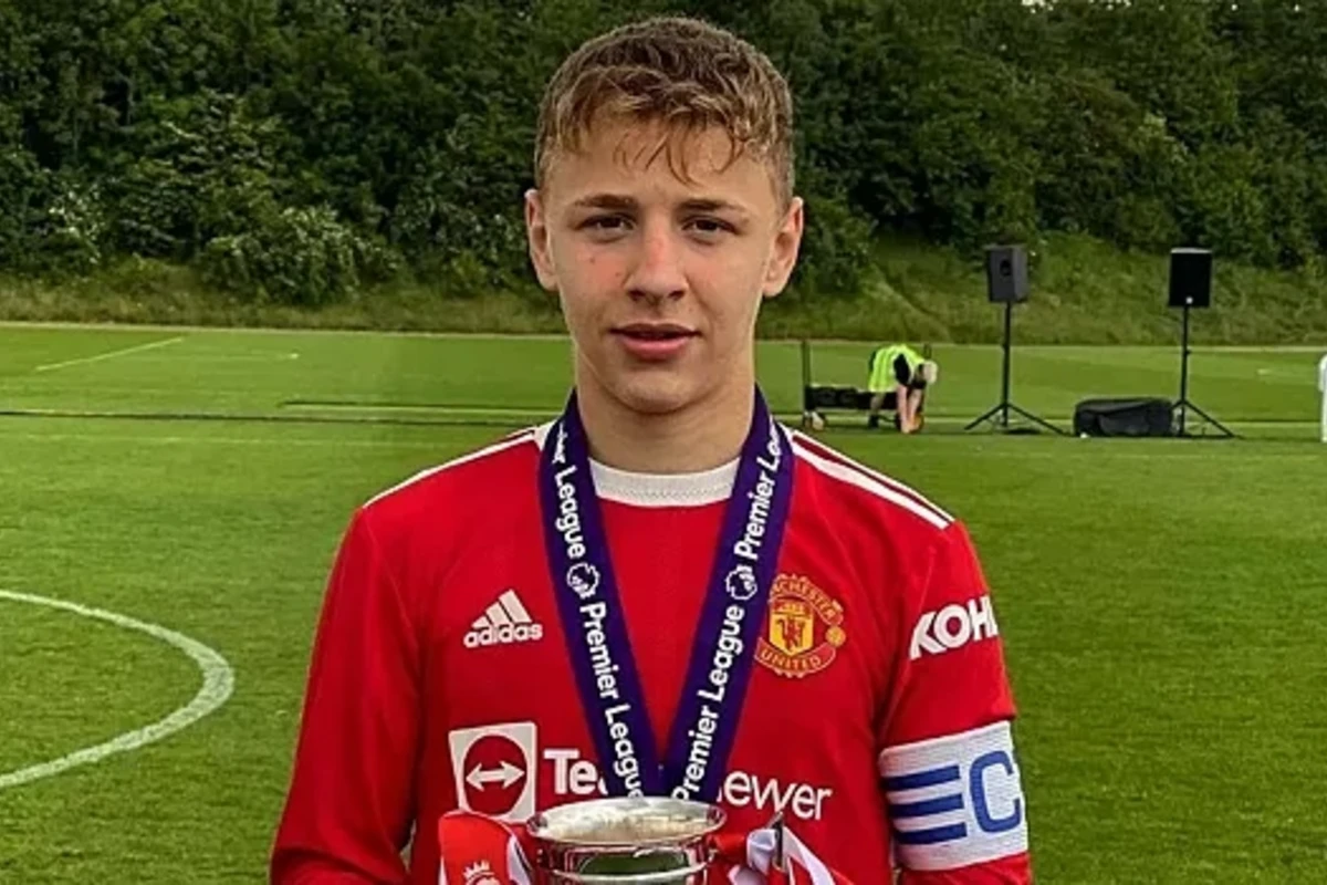 16 yaşlı dağıstanlı futbolçu Mançester Yunaytedlə müqavilə imzalayıb 16 yaşlı dağıstanlı futbolçu Mançester Yunaytedlə müqavilə imzalayıb