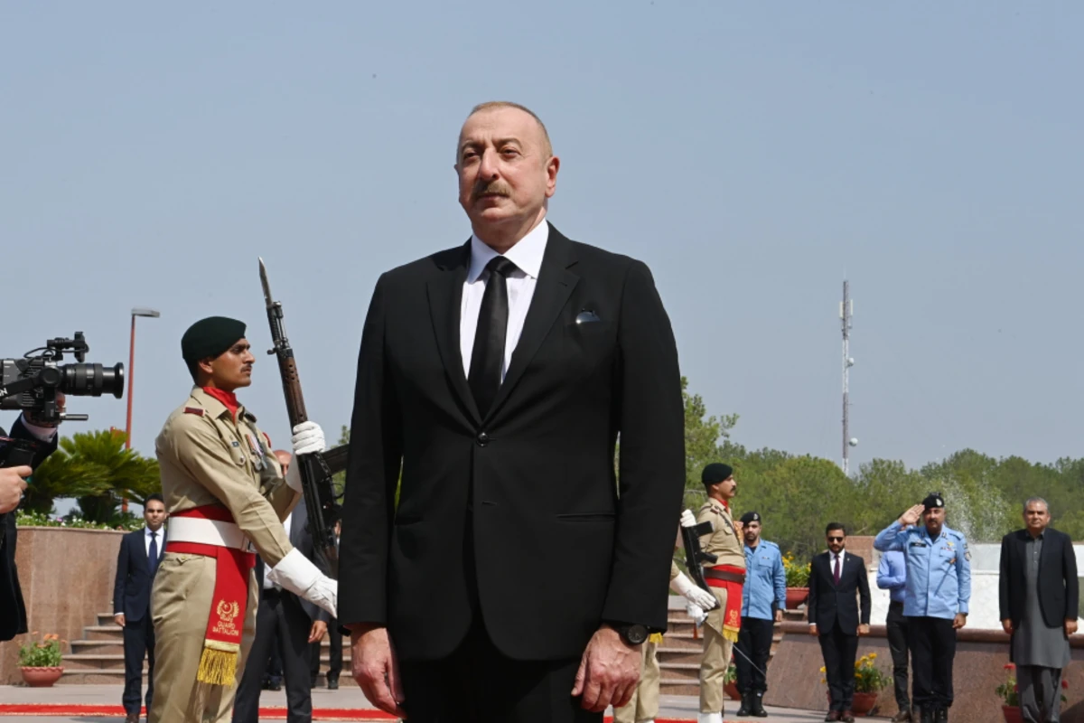 Президент Ильхам Алиев посетил национальный мемориал в Исламабаде - ФОТО