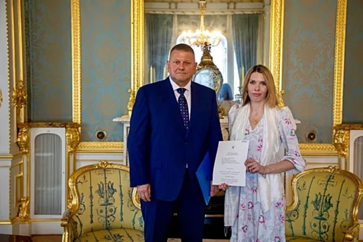 Zalujnı Böyük Britaniyada səfir kimi fəaliyyətə başlayıb