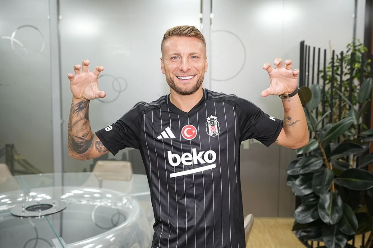 “Beşiktaş” Ciro transferini açıqladı, futbolçu İstanbula gəldi - FOTO “Beşiktaş” Ciro transferini açıqladı, futbolçu İstanbula gəldi - FOTO