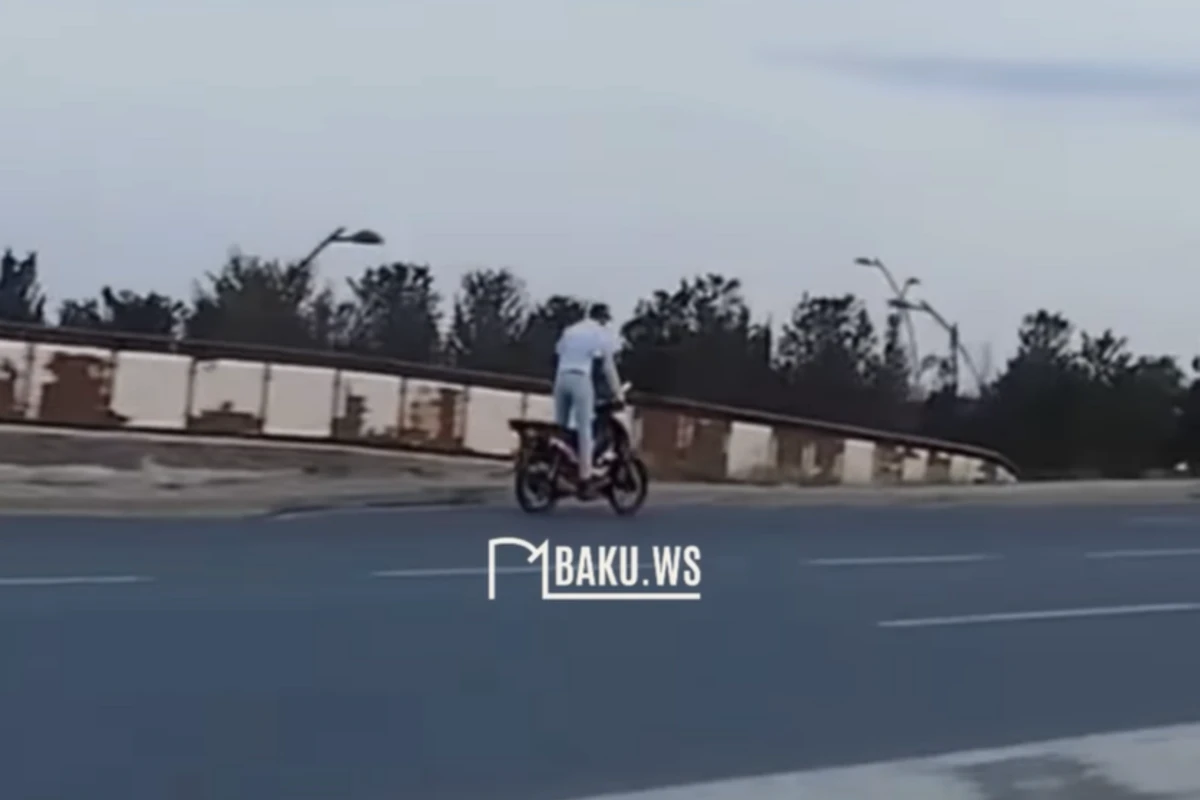 Bakıda moped sürücüsü yolda təhlükəli vəziyyət yaratdı - VİDEO