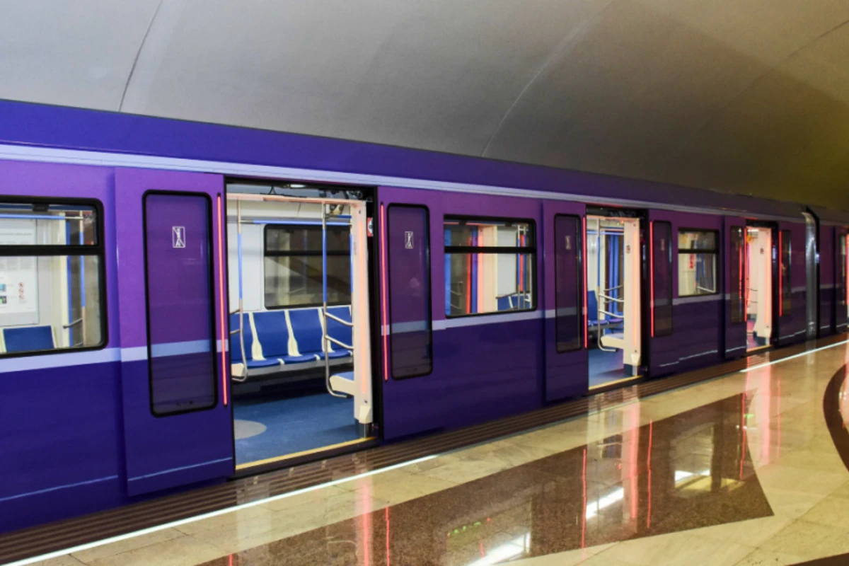 Bakı metrosunda qatarların hərəkətində yubanma yaranıb Bakı metrosunda qatarların hərəkətində yubanma yaranıb