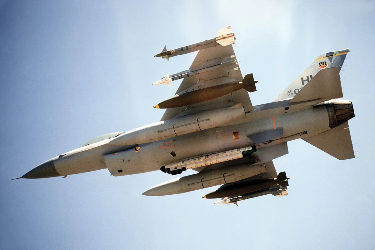 В России за сбитый F-16 заплатят космическую сумму