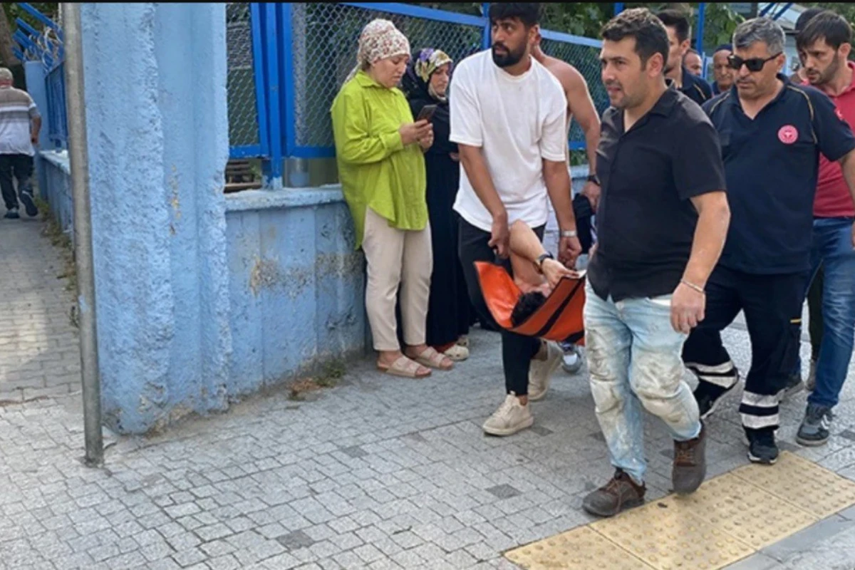 Türkiyədə qıza görə kütləvi dava: 1-i ağır olmaqla 10 nəfər yaralandı - FOTO/VİDEO