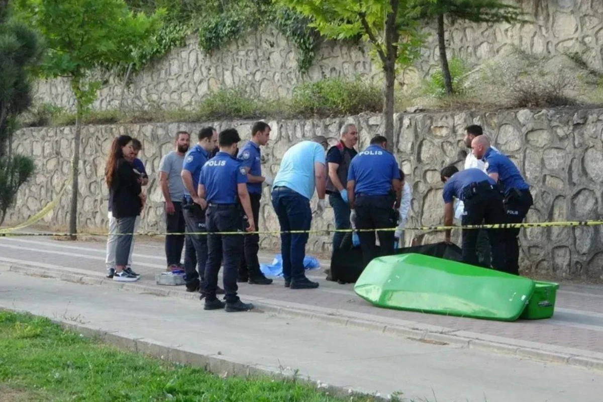 ŞOK HADİSƏ: Türkiyədə iş adamı ağacdan asılı vəziyyətdə tapıldı - FOTO/VİDEO ŞOK HADİSƏ: Türkiyədə iş adamı ağacdan asılı vəziyyətdə tapıldı - FOTO/VİDEO