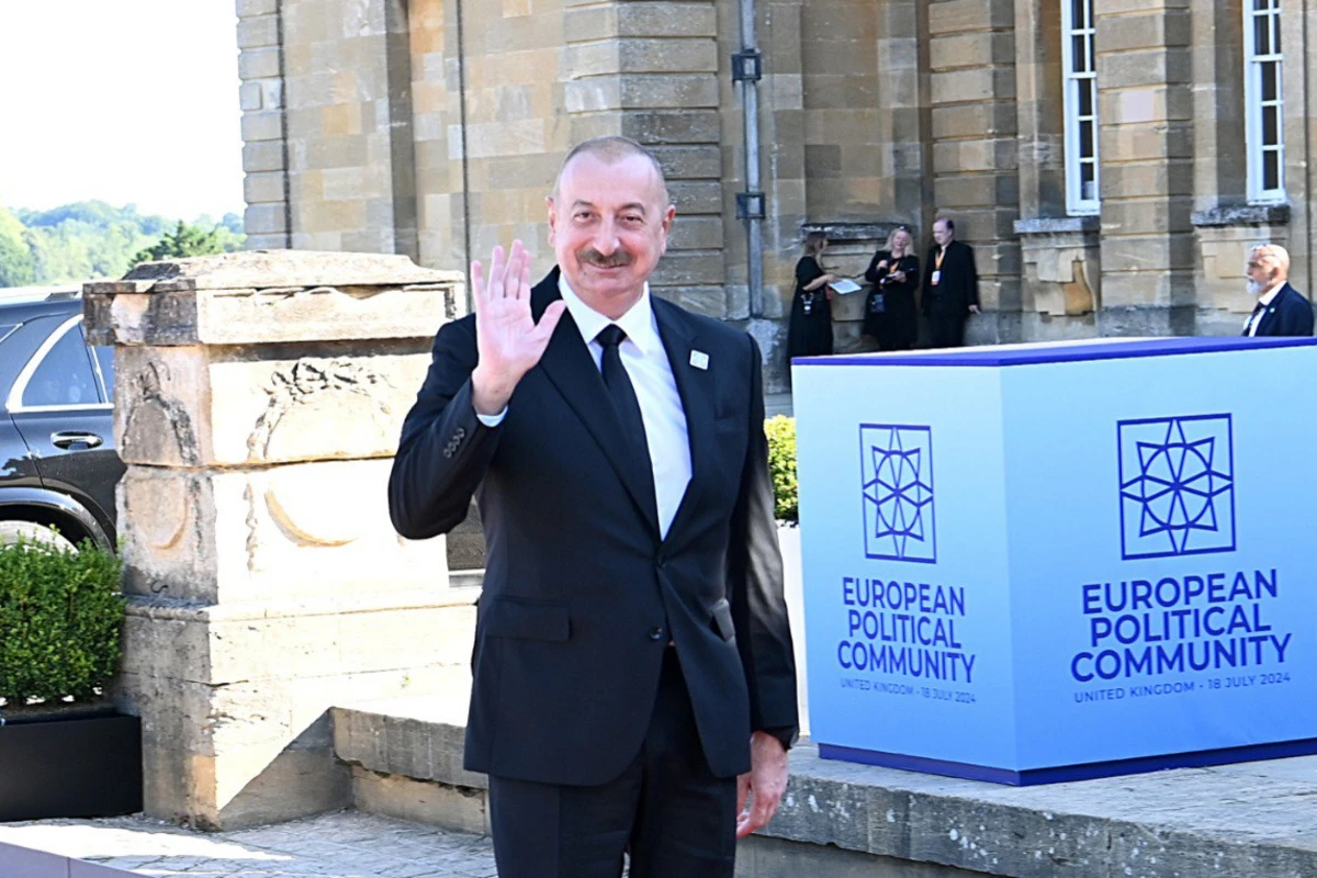 Prezident İlham Əliyev “Avropa Siyasi Birliyi” 4-cü Zirvə toplantısının açılış plenar sessiyasında iştirak edir - YENİLƏNİB Prezident İlham Əliyev “Avropa Siyasi Birliyi” 4-cü Zirvə toplantısının açılış plenar sessiyasında iştirak edir - YENİLƏNİB