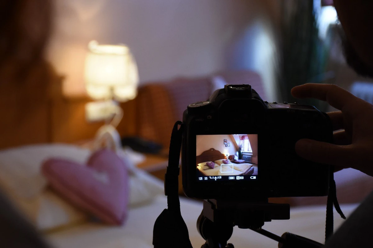 Xalası qızını yarıçılpaq fotosu ilə şantaj etdi, qohumlarına xəsarət yetirdi - MƏHKƏMƏ