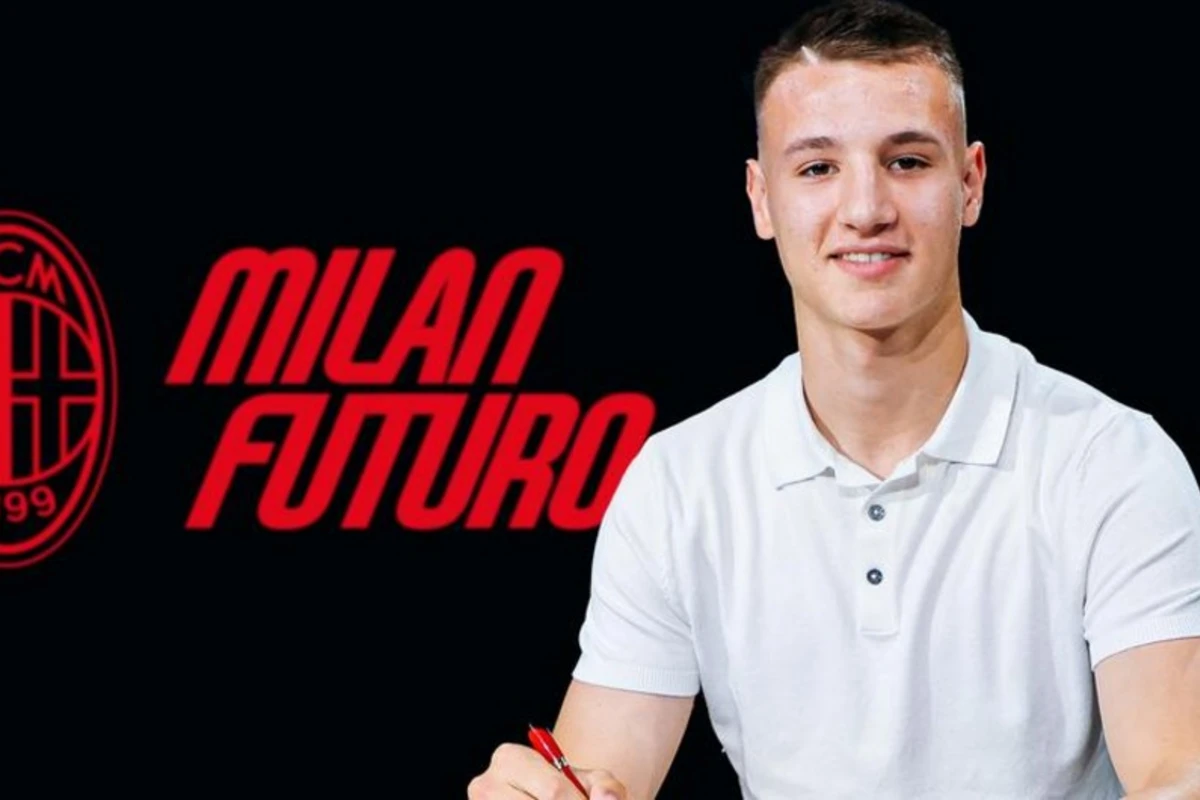 Milan klubu 16 yaşlı futbolçusu ilə peşəkar müqavilə bağlayıb Milan klubu 16 yaşlı futbolçusu ilə peşəkar müqavilə bağlayıb