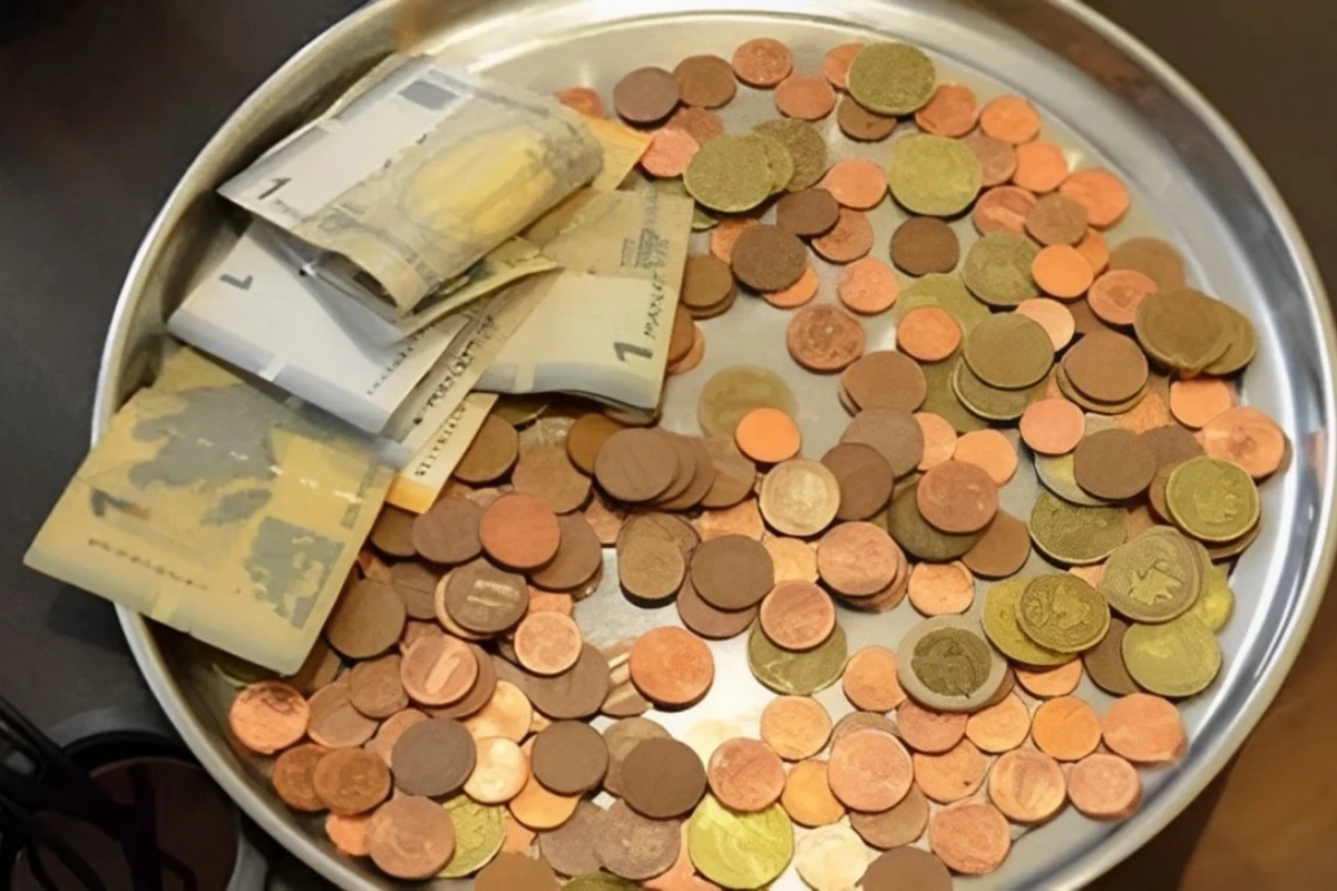 Paytaxtda xırda pul problemi: Satıcılar qəpikləri niyə qəbul etmirlər? - VİDEO