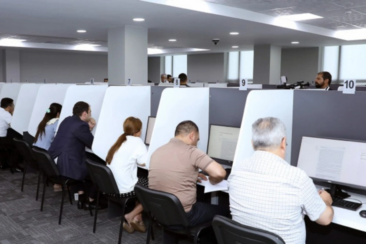 Hakimliyə namizəd 167 nəfərin yazılı imtihanı keçirilib - FOTO