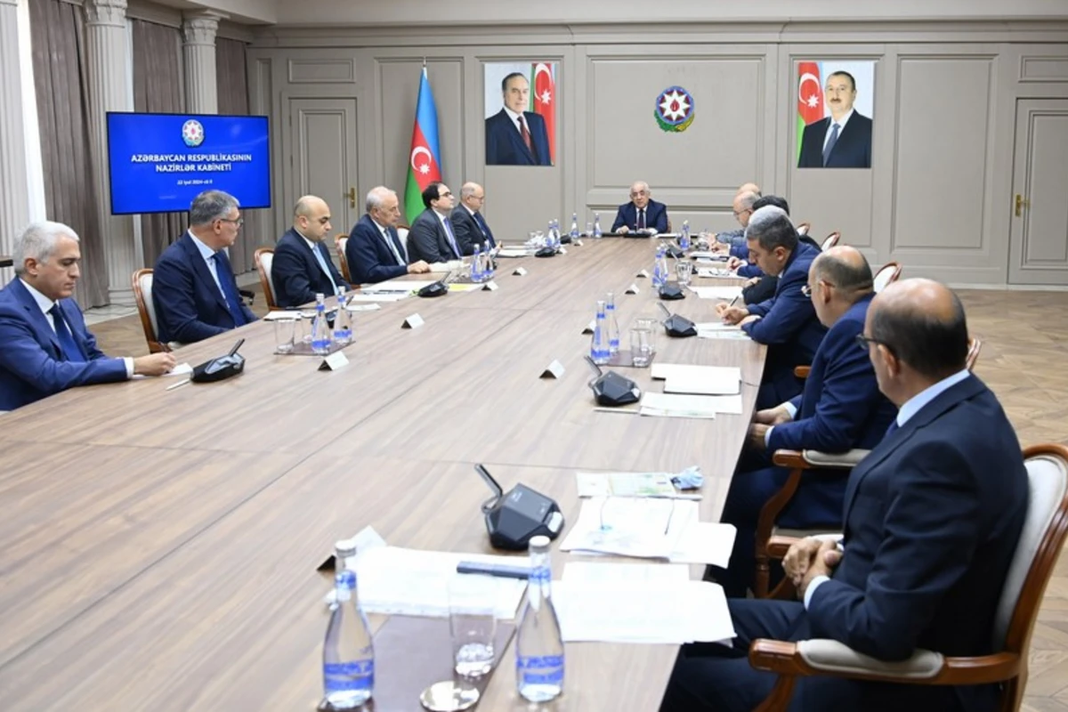 İstilik enerjisi təchizatı sahəsində payız-qış mövsümünə hazırlıq işləri müzakirə edilib - FOTO İstilik enerjisi təchizatı sahəsində payız-qış mövsümünə hazırlıq işləri müzakirə edilib - FOTO