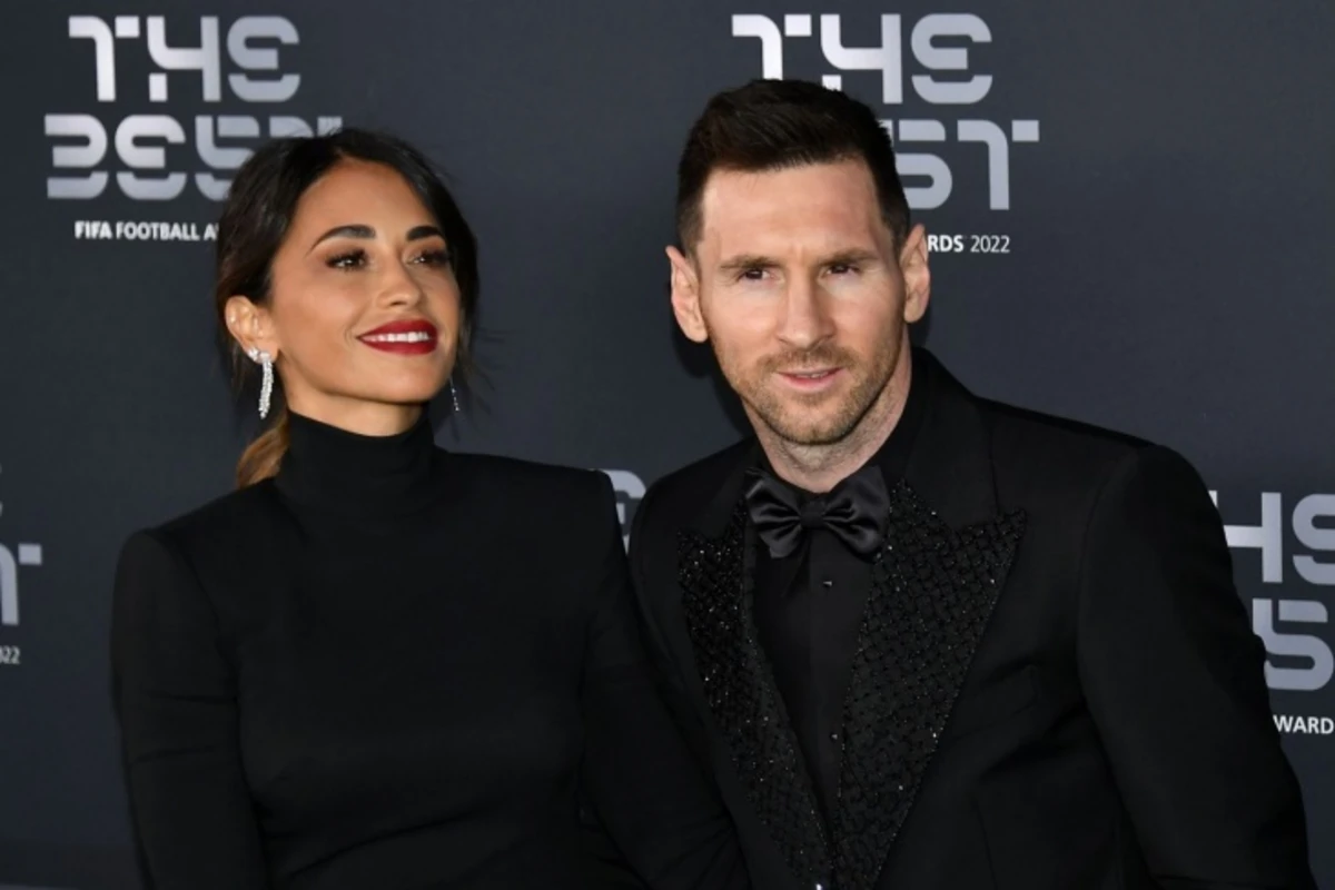 Messi və həyat yoldaşı Antonellanın yaxtada istirahət FOTOları