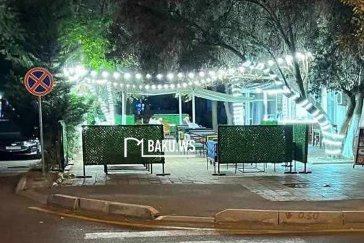 Bakıda piyada keçidində salınan pivəxana - YENİLƏNİB/FOTO Bakıda piyada keçidində salınan pivəxana - YENİLƏNİB/FOTO