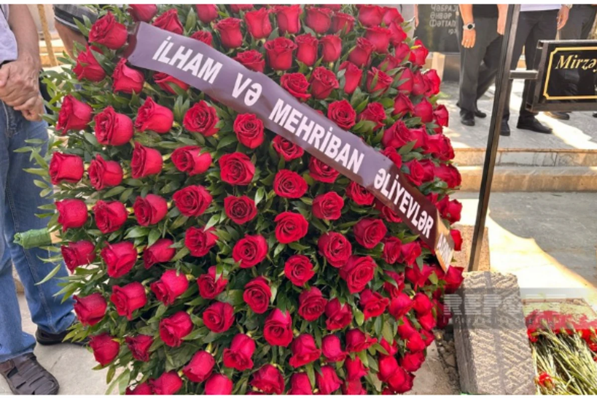 Prezident və birinci xanım Səfa Mirzəyevin dəfninə əklil göndərib Prezident və birinci xanım Səfa Mirzəyevin dəfninə əklil göndərib