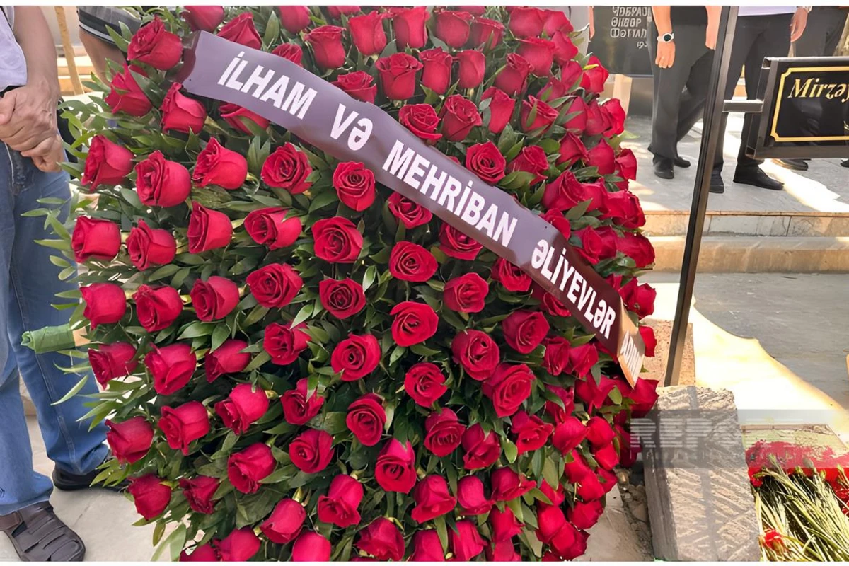 Президент и первая леди отправили венок на похороны Сафы Мирзоева